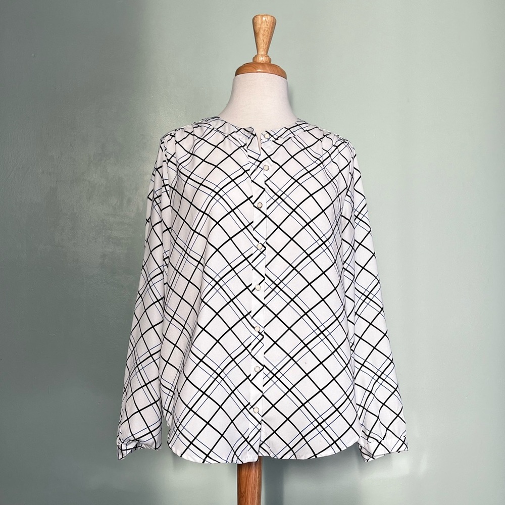 Women’s long sleeve button down dress shirt